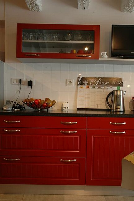 polymere rouge carmin dessus granit noir (3).JPG